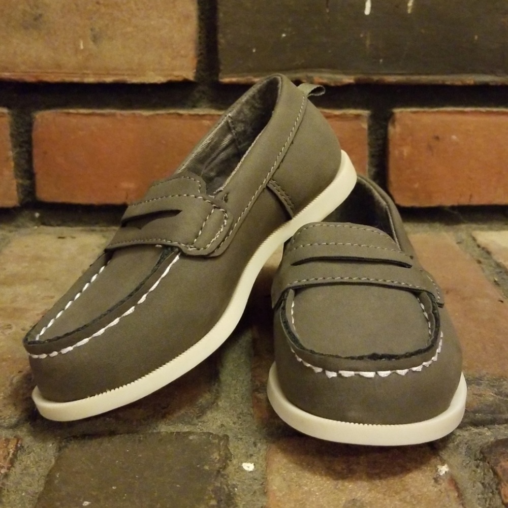 NWOT Carter's toddler boys size 8 gray loafers